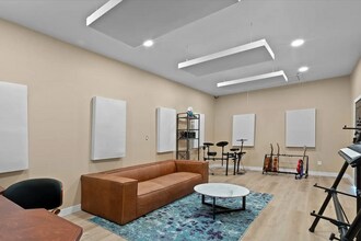 6669 De Longpre Ave, Unit Studio in Los Angeles, CA - Building Photo - Building Photo