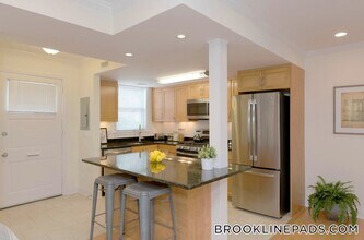 136 Thornton Rd in Brookline, MA - Building Photo - Building Photo
