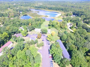 Lakeshore Hilltop Apartments in White Lake, MI - Building Photo - Building Photo