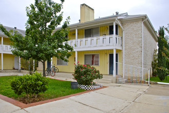 Oxford Apartments in Arlington, TX - Foto de edificio - Building Photo