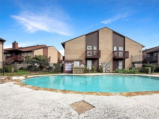 12905 Woodforest Blvd