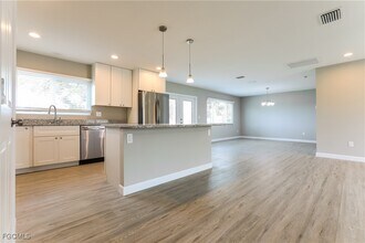 5292 Trekell St in North Port, FL - Building Photo - Building Photo