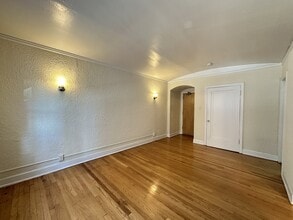 566 W Arlington Pl, Unit A04W in Chicago, IL - Building Photo - Building Photo