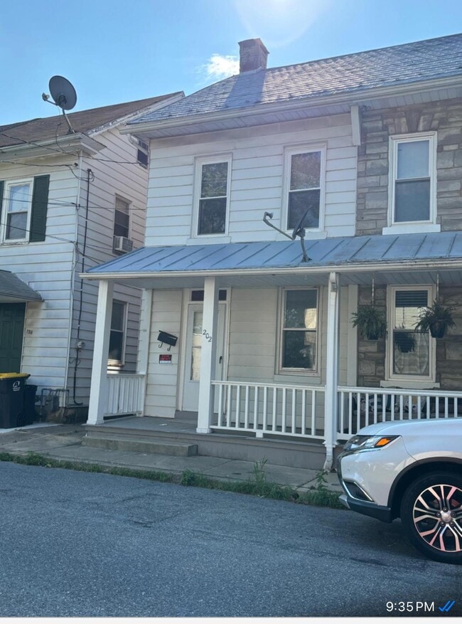 202 N Elm St