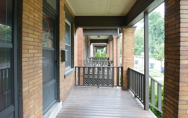 2355 Summit St in Columbus, OH - Building Photo - Building Photo