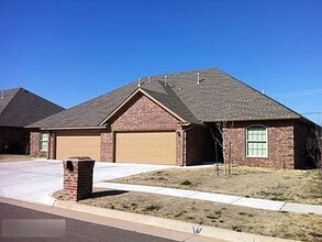 11415 NW 121st Pl in Yukon, OK - Building Photo - Building Photo