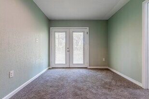 229 Bishop St in Livingston, TX - Building Photo