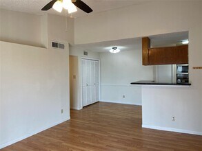 2121 Hepburn St in Houston, TX - Building Photo - Building Photo