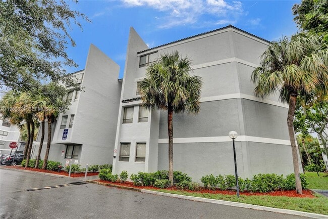 1800 N Congress Ave in West Palm Beach, FL - Building Photo - Building Photo