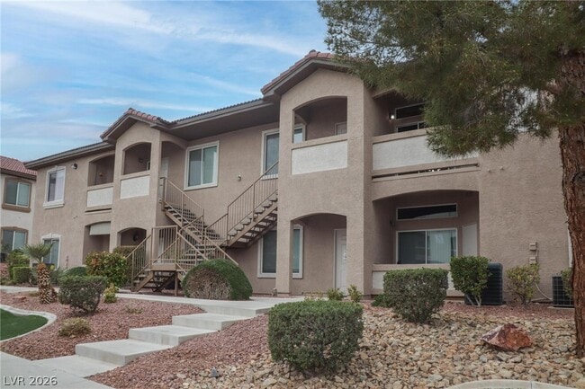 2305 W Horizon Ridge Pkwy in Henderson, NV - Foto de edificio - Building Photo