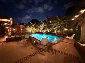 16002 Garden Hill Ln in Houston, TX - Building Photo