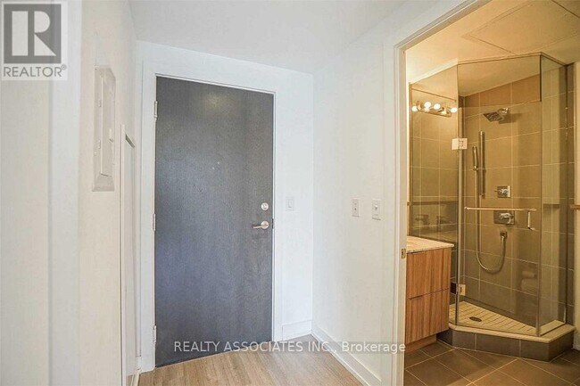 6 Parkwood Ave in Toronto, ON - Building Photo - Building Photo