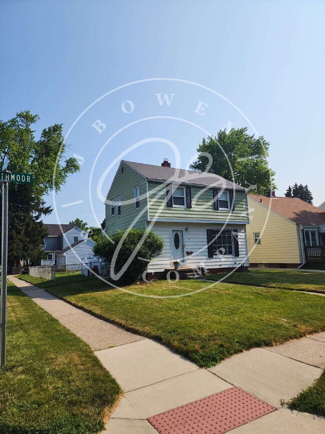 property at 3162 Strathmoor Ave