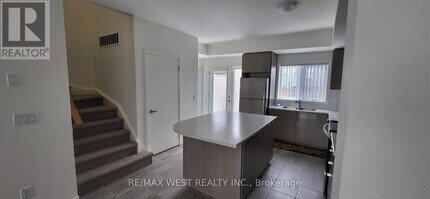 1525 Kingston Rd in Pickering, ON - Building Photo - Building Photo