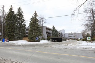 50 Old Kingston Rd in Toronto, ON - Building Photo