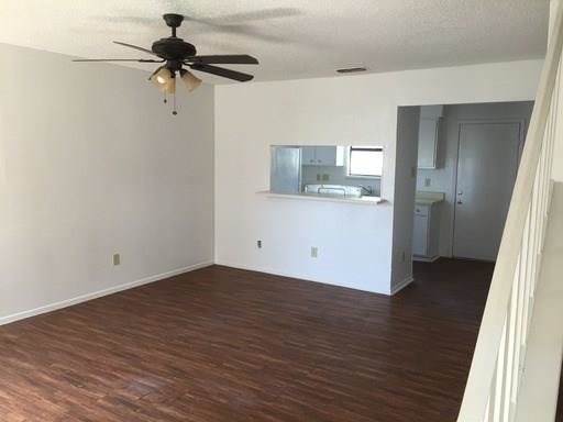 210 W Lake Dr-Unit -124 in Taylor, TX - Building Photo - Building Photo