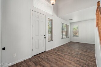 18064 W Acapulco Ln in Surprise, AZ - Foto de edificio - Building Photo