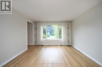 8 Birchbank Ln in Toronto, ON - Building Photo - Building Photo