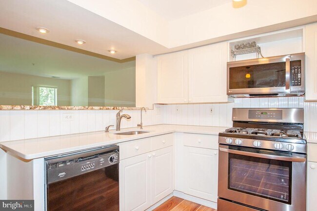 5958 Founders Hill Dr in Alexandria, VA - Building Photo - Building Photo