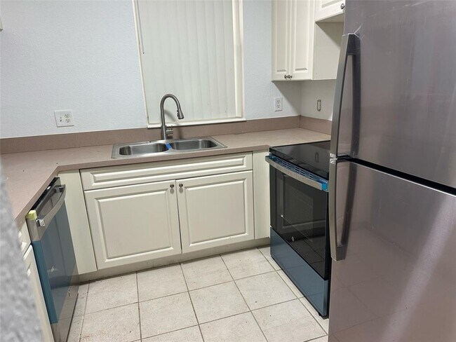 6630 W Sample Rd, Unit 6630 in Coral Springs, FL - Building Photo - Building Photo