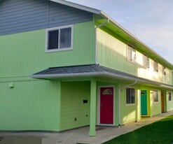 310 SE L St in Grants Pass, OR - Building Photo