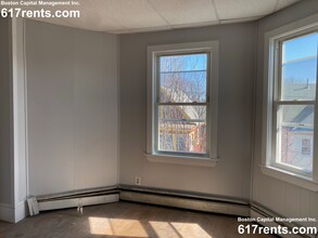 92 Irving St, Unit 3 in Everett, MA - Foto de edificio - Building Photo