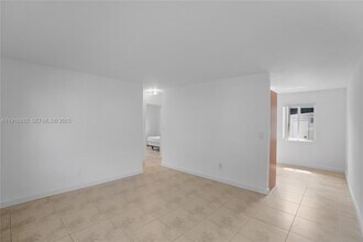 932 Moffett St in Hallandale Beach, FL - Building Photo - Building Photo