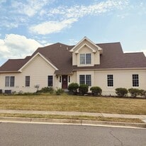 22908 N Brown Square in Ashburn, VA - Building Photo