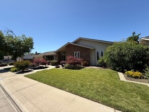 2721 Deerfield Pl in Modesto, CA - Building Photo - Building Photo