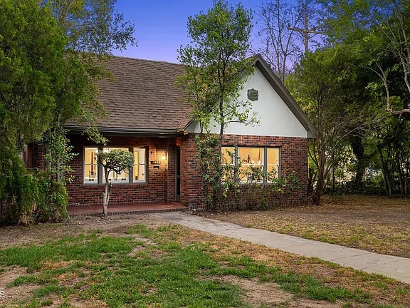 property at 1694 Oakwood St