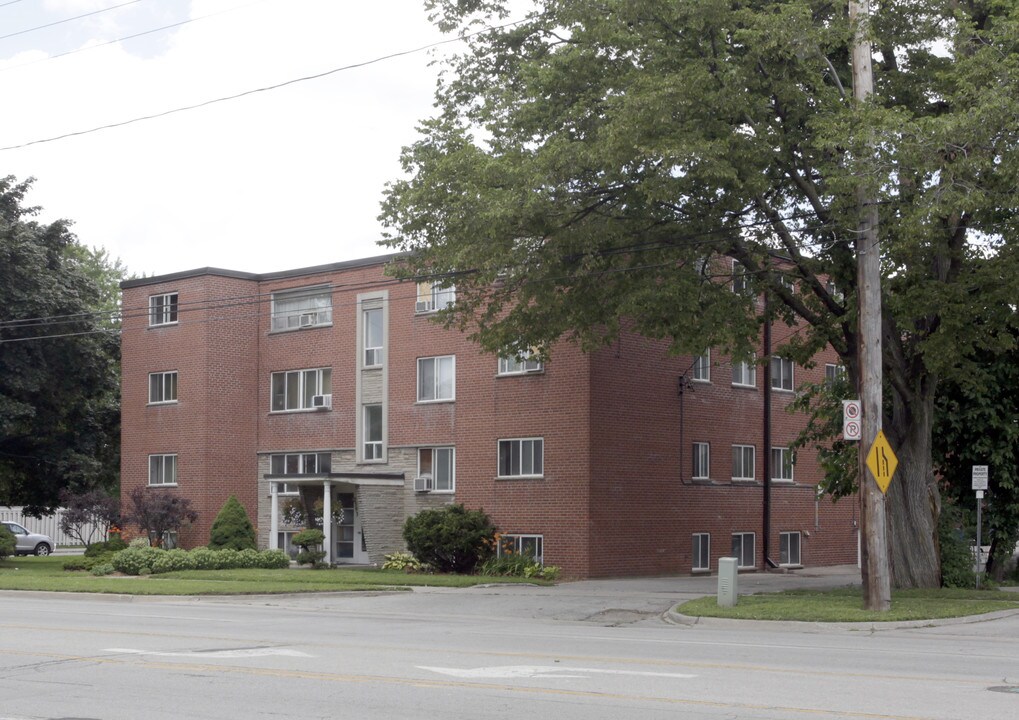 Olde Towne Apartments in Burlington, ON - Building Photo