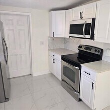 1732 NW 80th St in Miami, FL - Building Photo - Building Photo