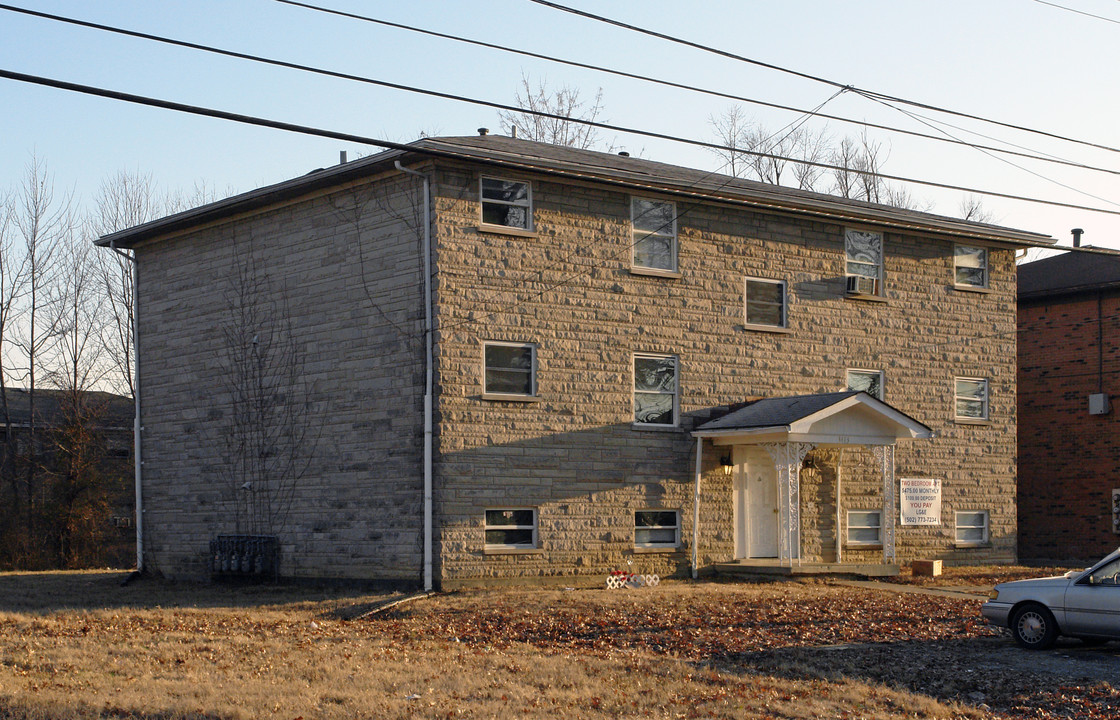 3413 Shanks Ln in Louisville, KY - Building Photo