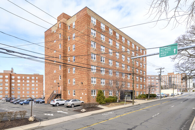 140 Grove St in Stamford, CT - Building Photo - Building Photo