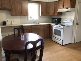 53 Plunkett St, Unit 53B in Pittsfield, MA - Building Photo