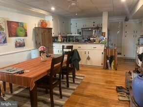 256 Radcliffe St in Bristol, PA - Foto de edificio - Building Photo