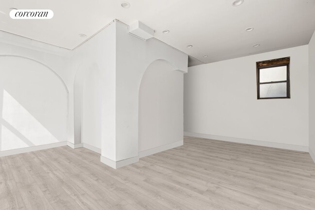 960 DeKalb Ave in Brooklyn, NY - Building Photo - Building Photo