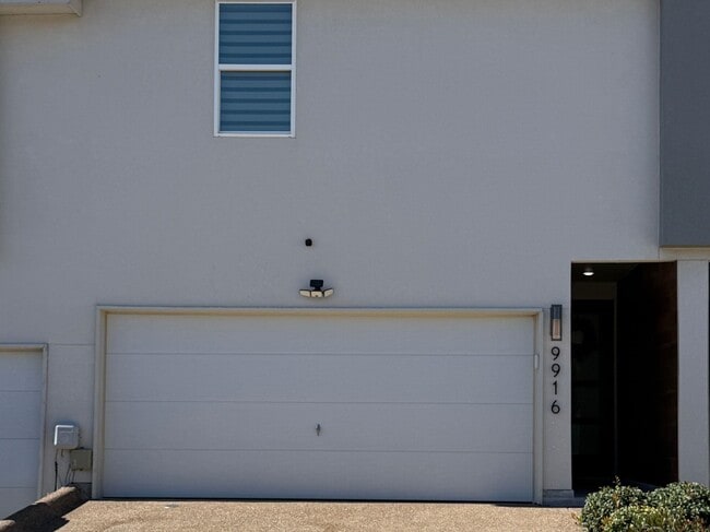 9916 Kaspar Dr in Laredo, TX - Building Photo - Building Photo