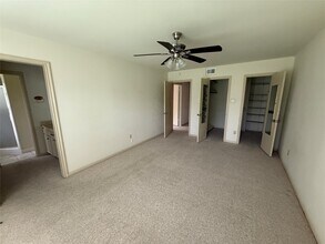 7610 Burning Hills Dr in Houston, TX - Building Photo - Building Photo