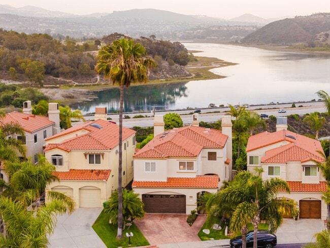 7528 Navigator Cir in Carlsbad, CA - Building Photo - Building Photo