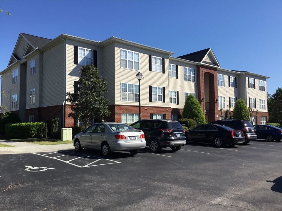 2807 Bloomfield Ln-Unit -104 in Wilmington, NC - Building Photo