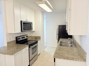 9959 Azuaga St in San Diego, CA - Building Photo - Building Photo