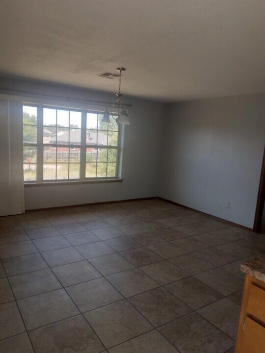 902 NW 66th St in Lawton, OK - Building Photo