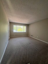 4605-4609-4609 NE Killingsworth St in Portland, OR - Building Photo - Building Photo