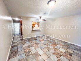 2541 W Sycamore Ave in Corsicana, TX - Building Photo