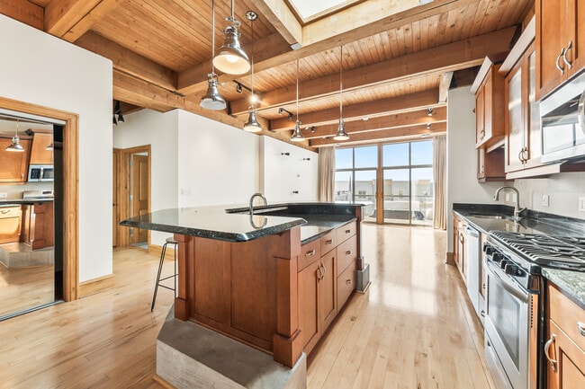 130 S Water St in Milwaukee, WI - Building Photo - Building Photo