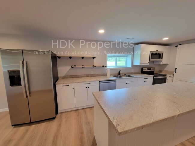 1566 Sugar Grove Rd in Troy, MO - Foto de edificio - Building Photo