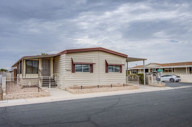 3033 Tularosa Ln in Las Vegas, NV - Building Photo - Building Photo