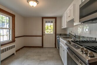 291 Linden St in Wellesley, MA - Foto de edificio - Building Photo