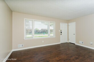 3114 Tara Gale Dr in Louisville, KY - Building Photo - Building Photo